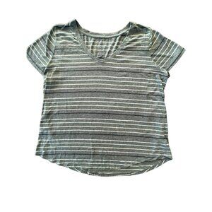 Torrid T-Shirt Size 2 2X Plus Gray Striped Short Sleeve Soft Classic Fit V-Neck